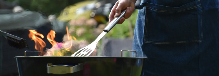 Een BBQ is ook fijn om te hebben in de camping keuken